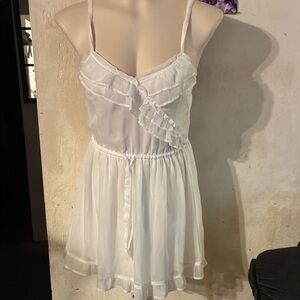 Hollister Ivory Ruffle Detail Chemise EUC